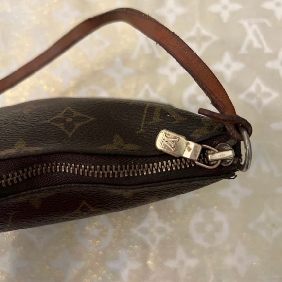SOLD Louis Vuitton Monogram Pochette ❤️ - Picture 8 of 10